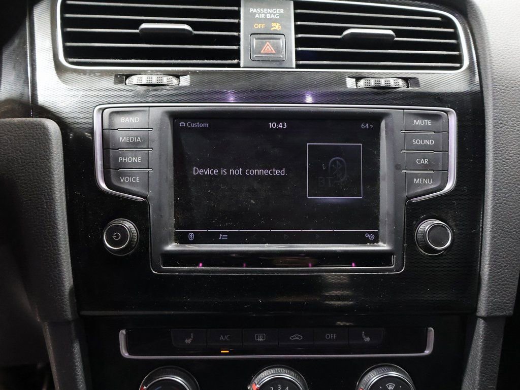 Used 2017 Volkswagen Golf S image 21