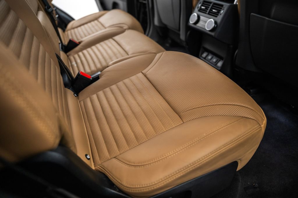 Used 2024 Land Rover Discovery Metropolitan Edition AWD/4WD image 34