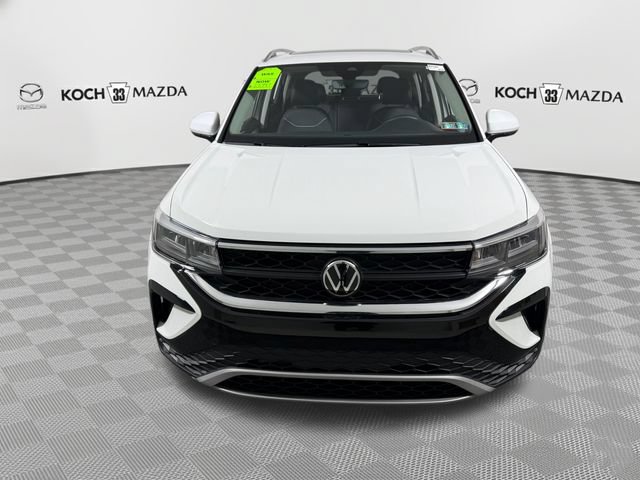 Used 2023 Volkswagen Taos SE w/ Panoramic Sunroof Package AWD/4WD image 2