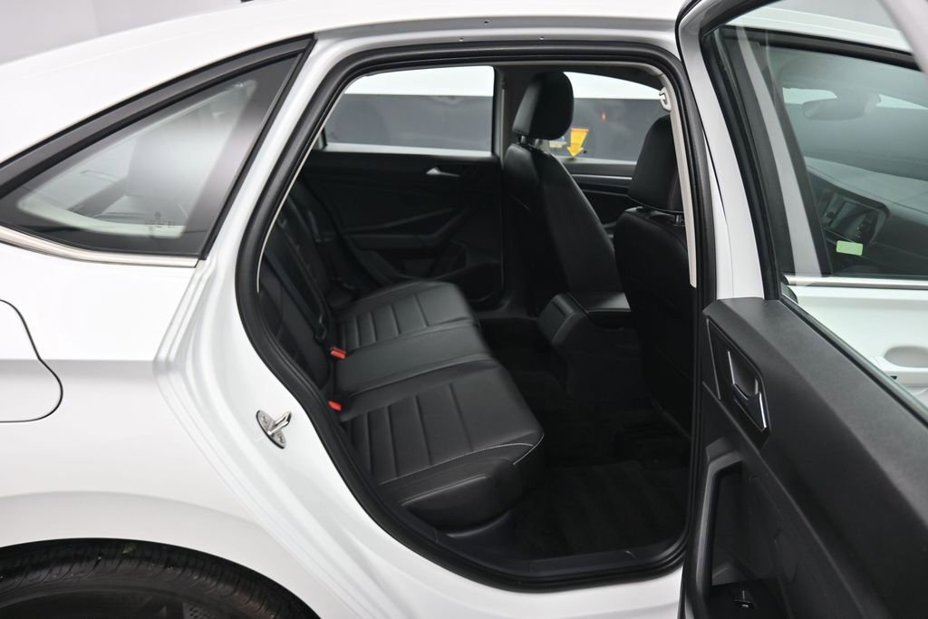 Used 2024 Volkswagen Jetta SE FWD image 37