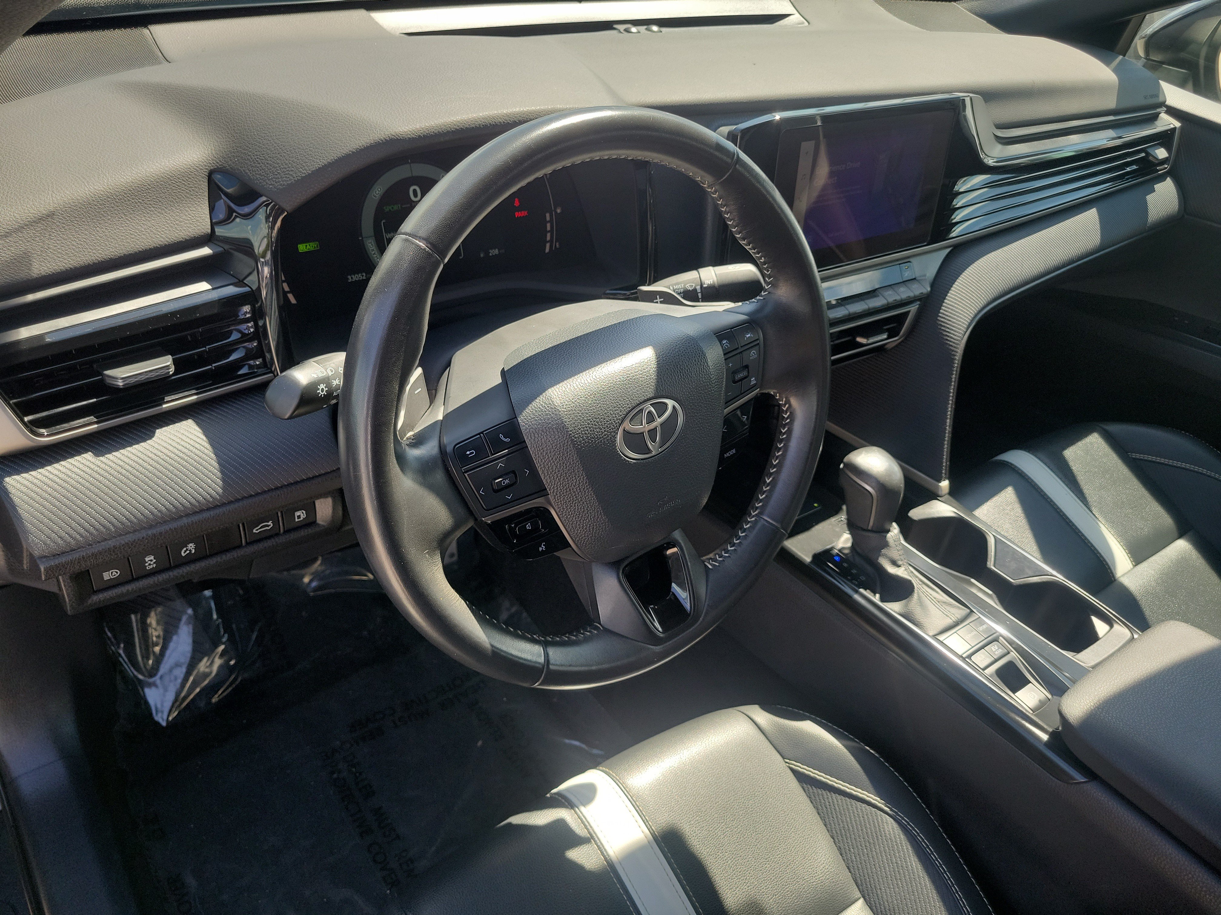 Used 2025 Toyota Camry SE FWD image 9