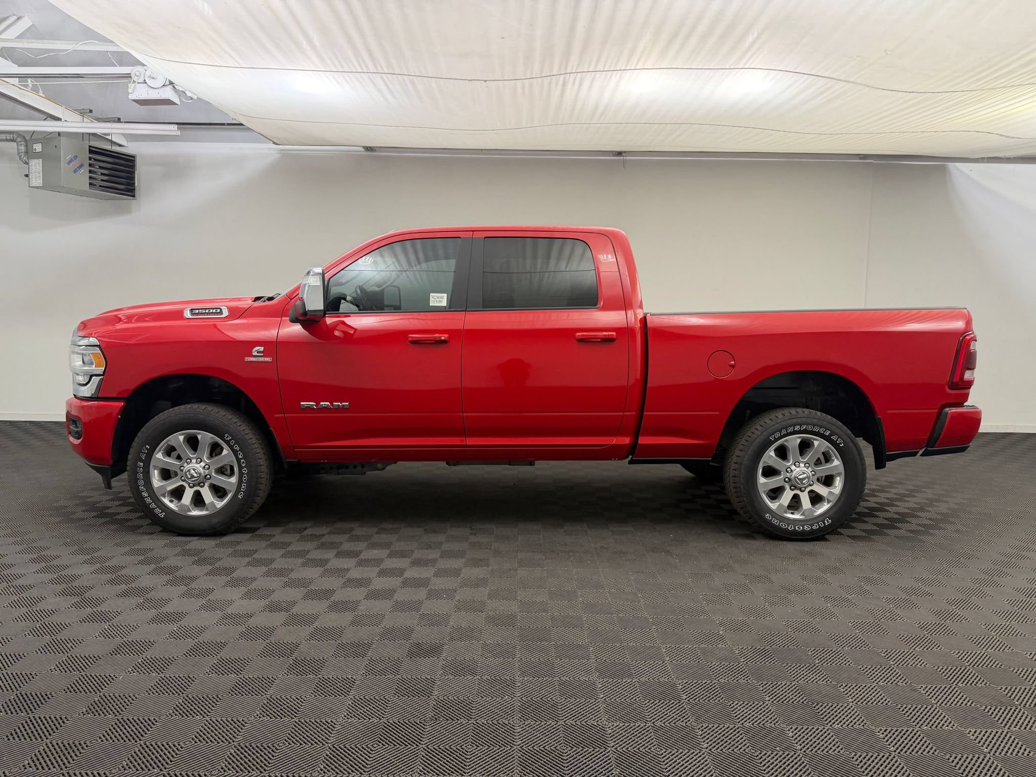 Used 2024 RAM 3500 Laramie AWD/4WD image 2