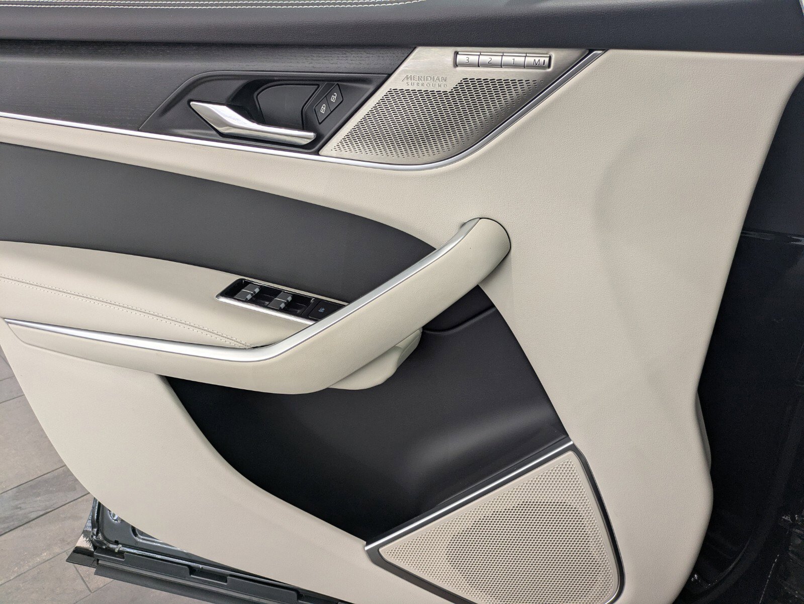 New 2026 Jaguar F-PACE R-Dynamic S image 20
