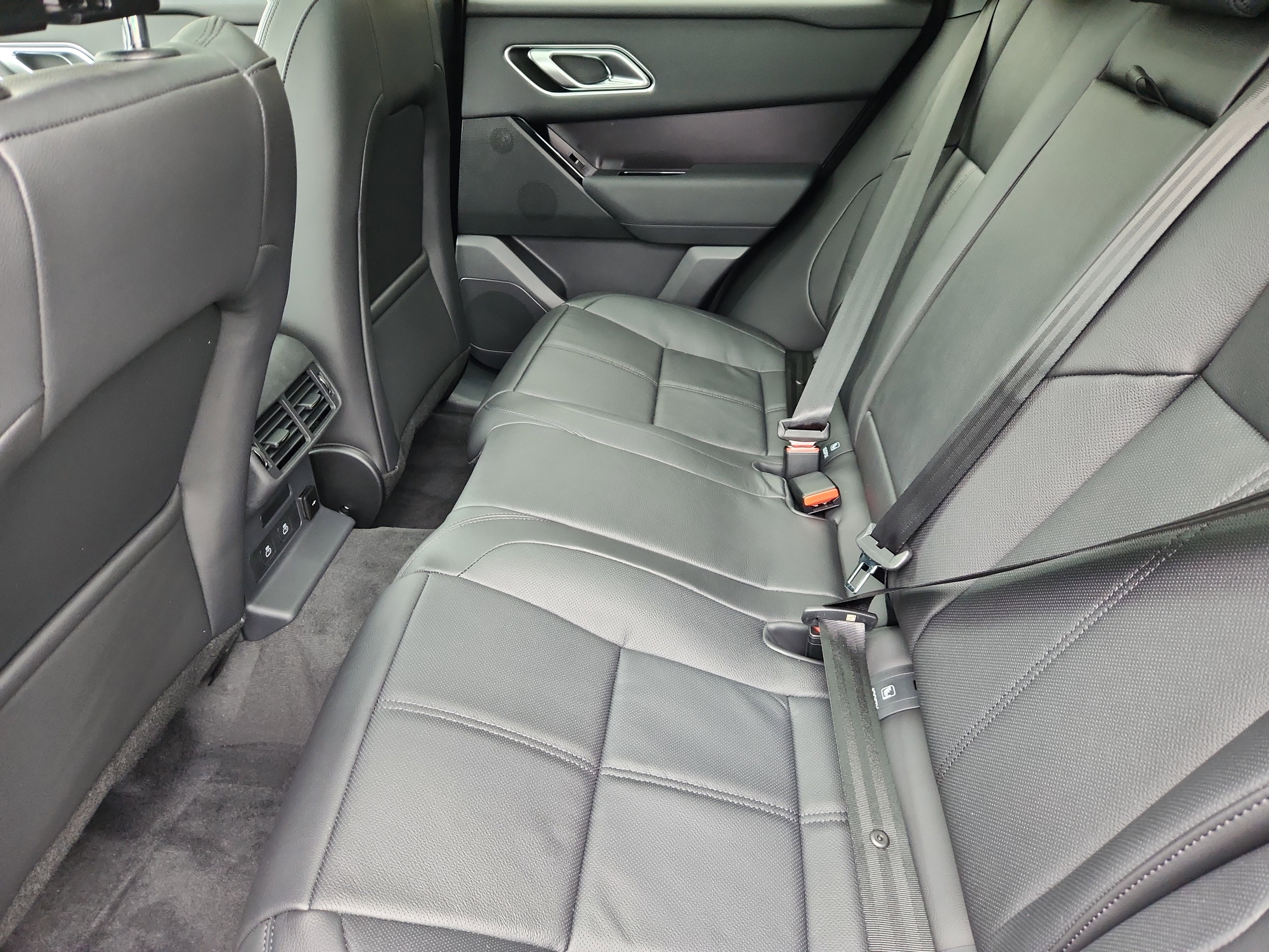 New 2026 Land Rover Range Rover Velar Dynamic SE image 5