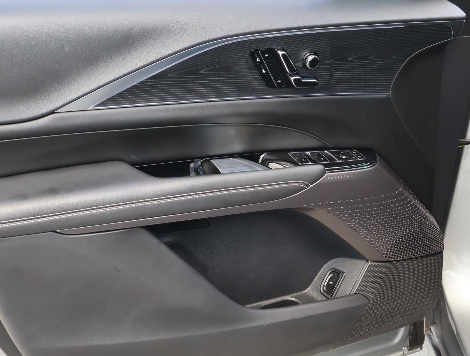 Used 2025 Cadillac Lyriq Luxury w/ LPO, Floor Liner Package RWD image 20