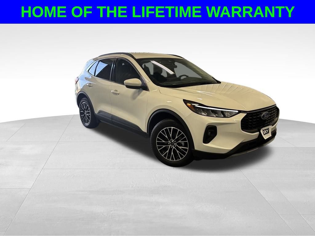 New 2025 Ford Escape SE w/ Class II Trailer Tow Package
