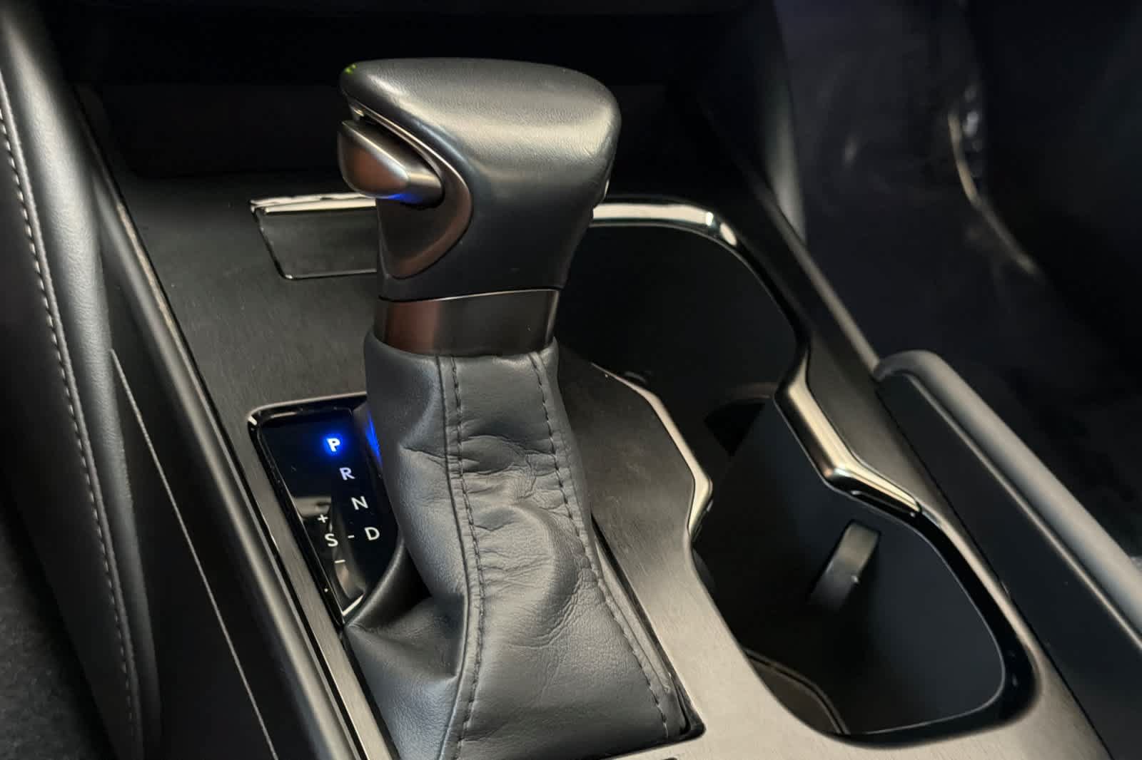 Certified 2025 Lexus ES 300h w/ Premium Package FWD image 23