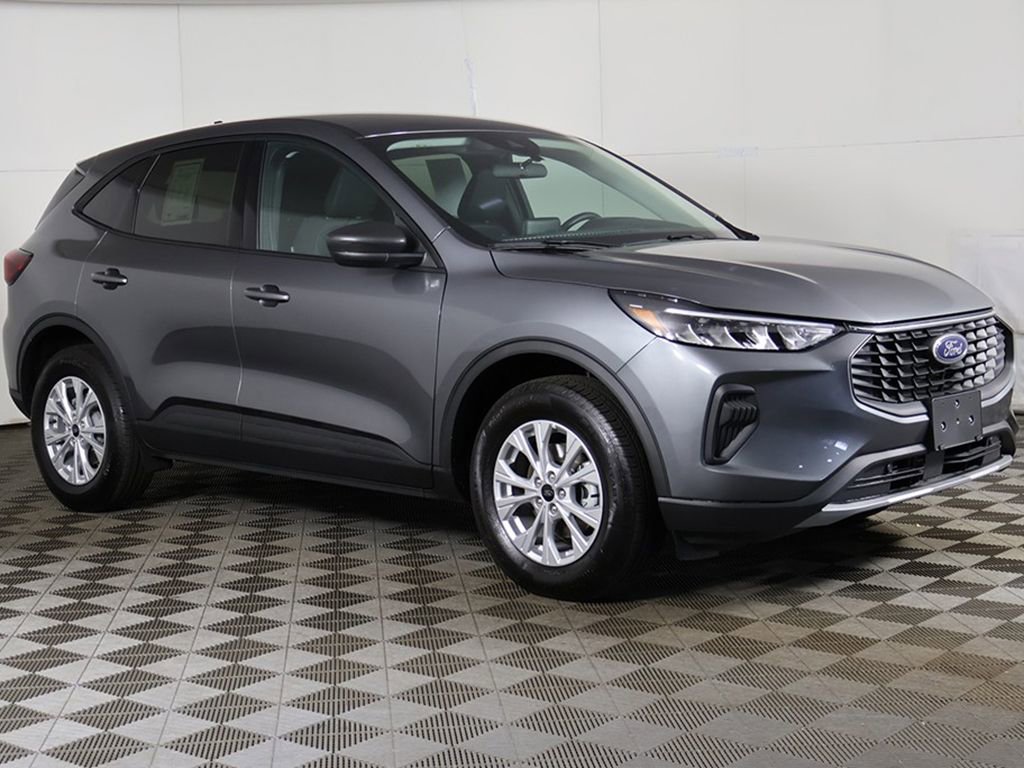 Used 2025 Ford Escape Active w/ Cold Weather Package AWD/4WD image 2