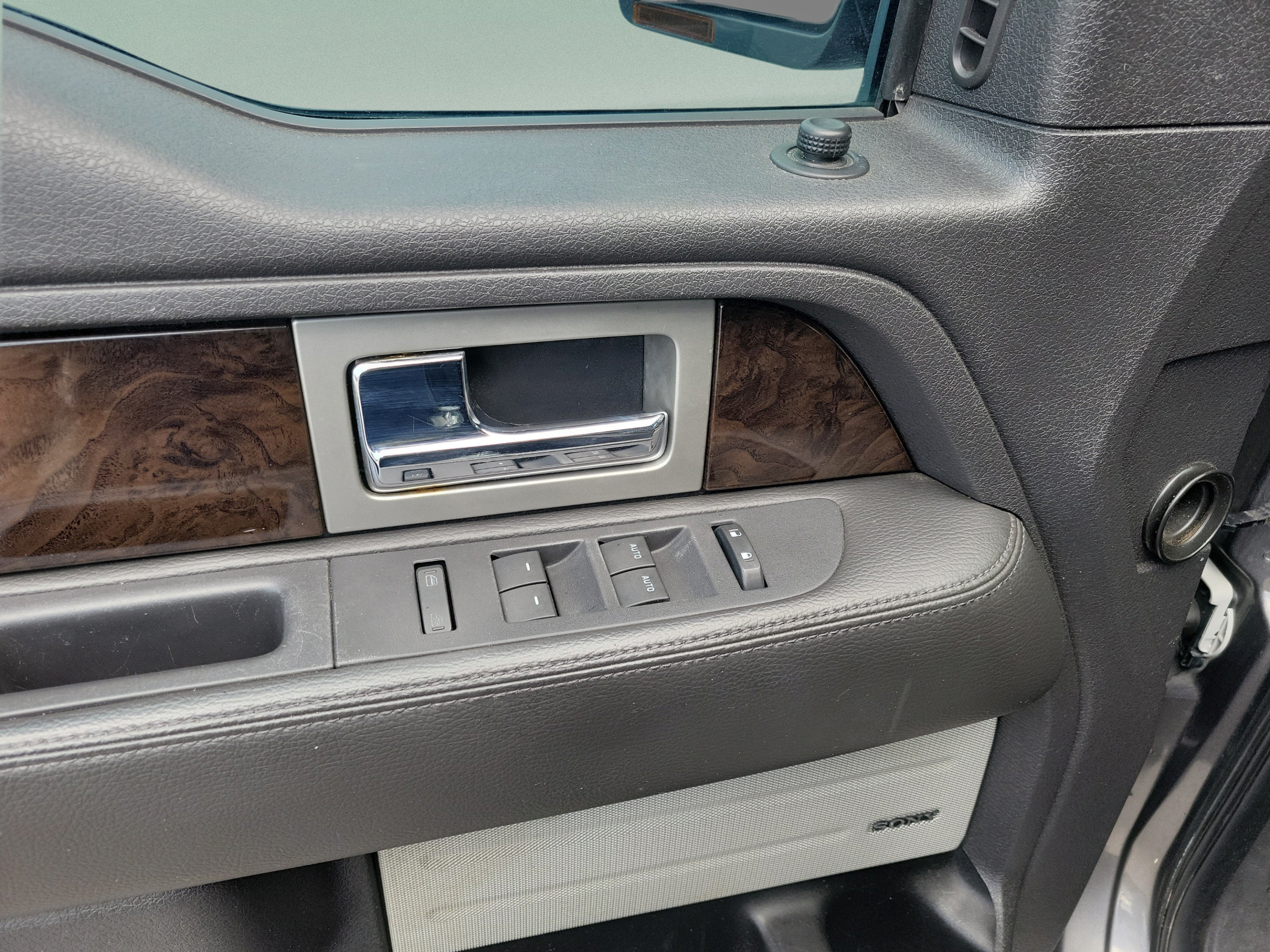 Used 2013 Ford F150 Platinum AWD/4WD image 15