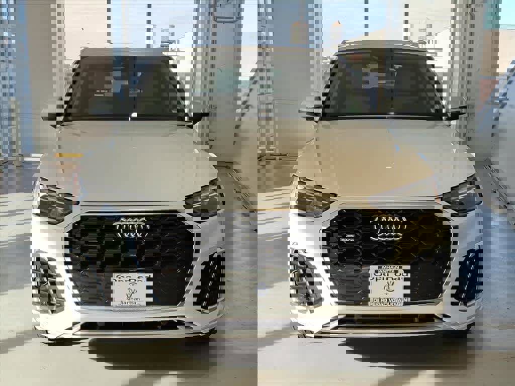 Used 2023 Audi Q5 2.0T Premium w/ Convenience Package image 2