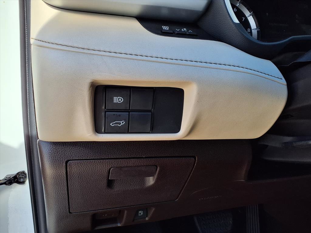 Used 2020 Toyota Highlander XLE image 26