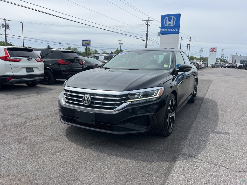 Used 2020 Volkswagen Passat 2.0T R-Line FWD image 1