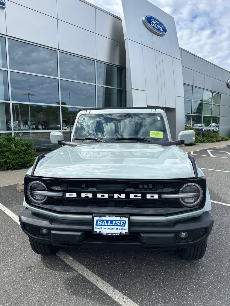 Used 2023 Ford Bronco Outer Banks AWD/4WD image 2