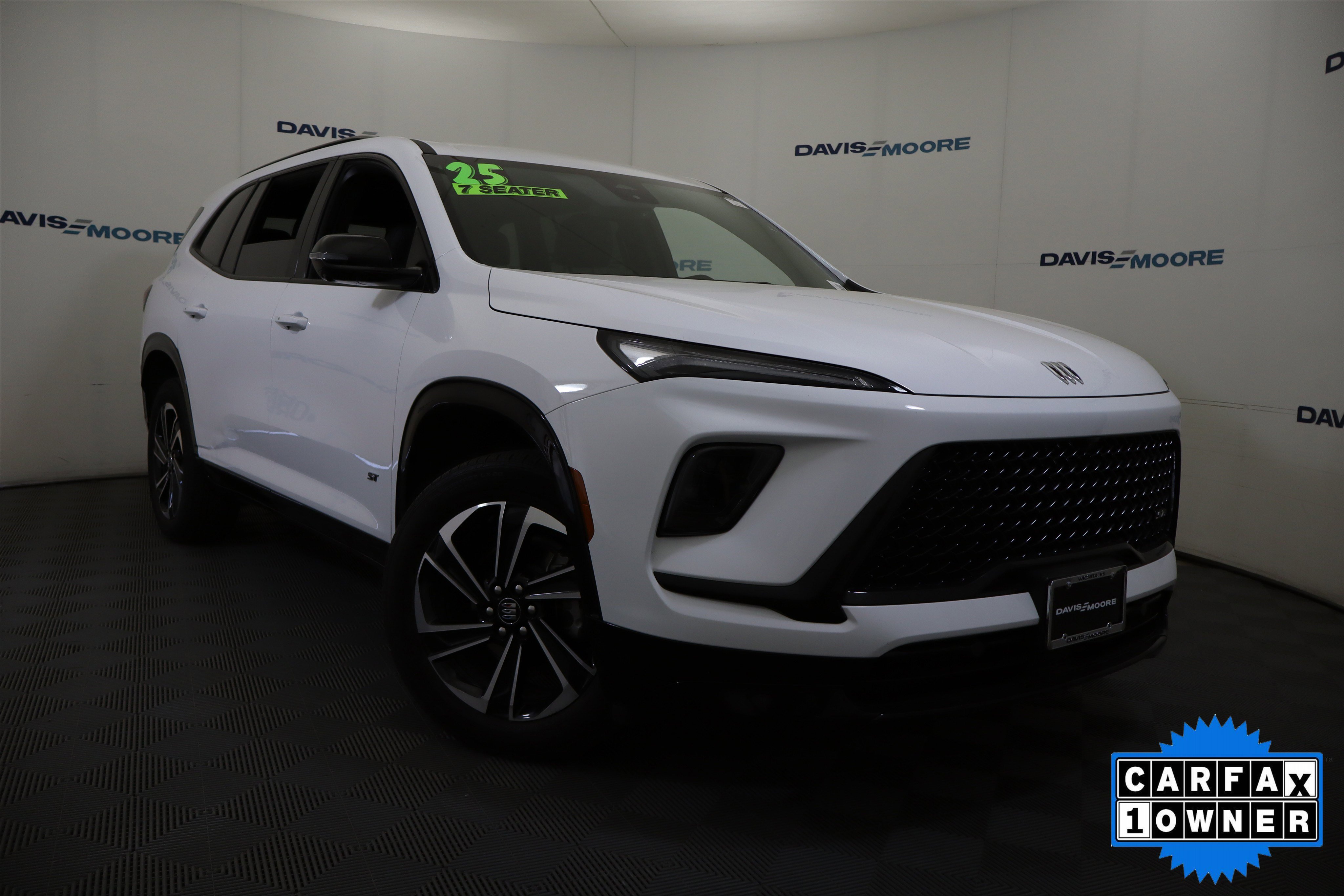 Used 2025 Buick Enclave Sport Touring image 2