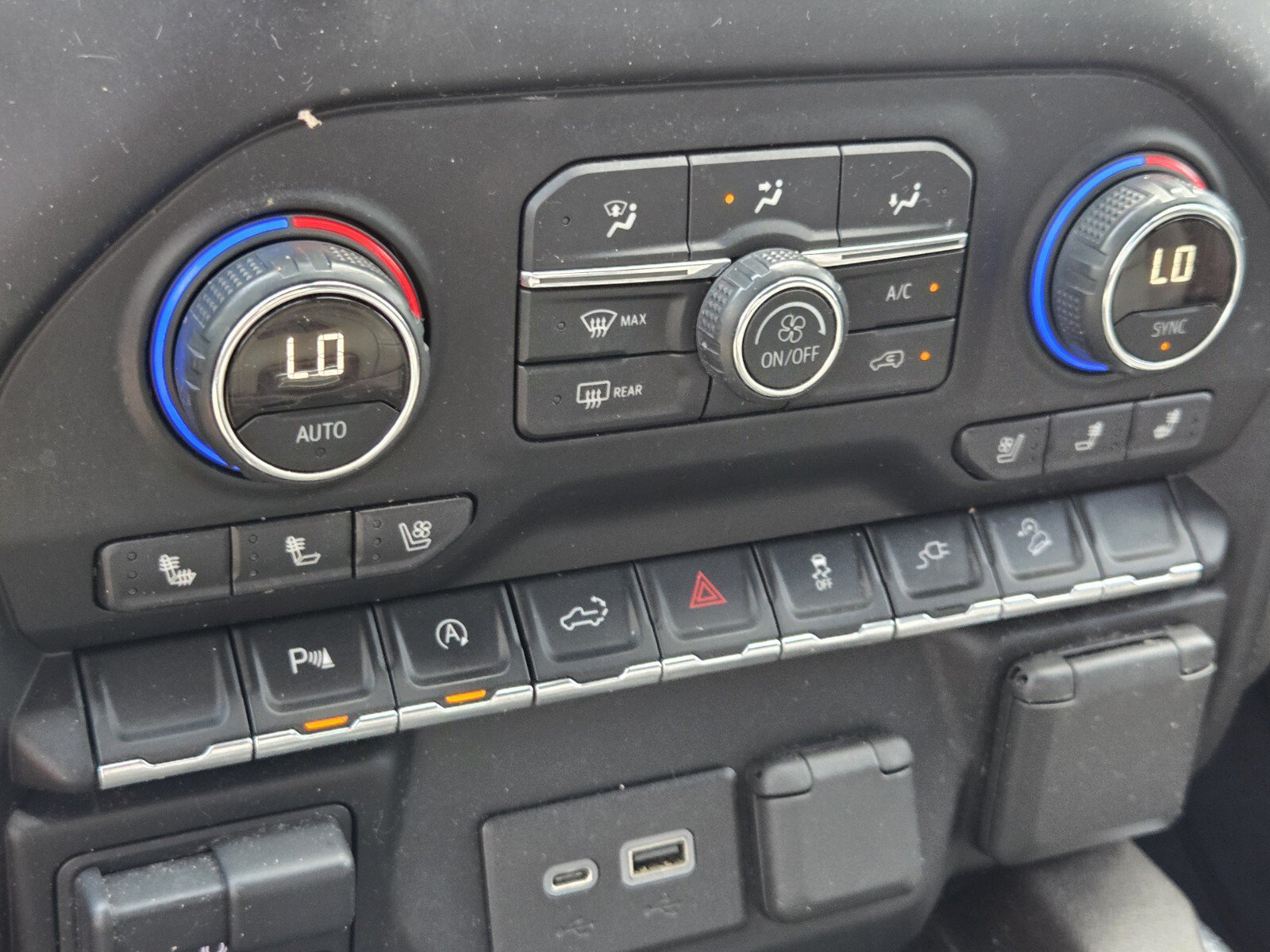 Used 2019 Chevrolet Silverado 1500 LTZ w/ LTZ Plus Package AWD/4WD image 14