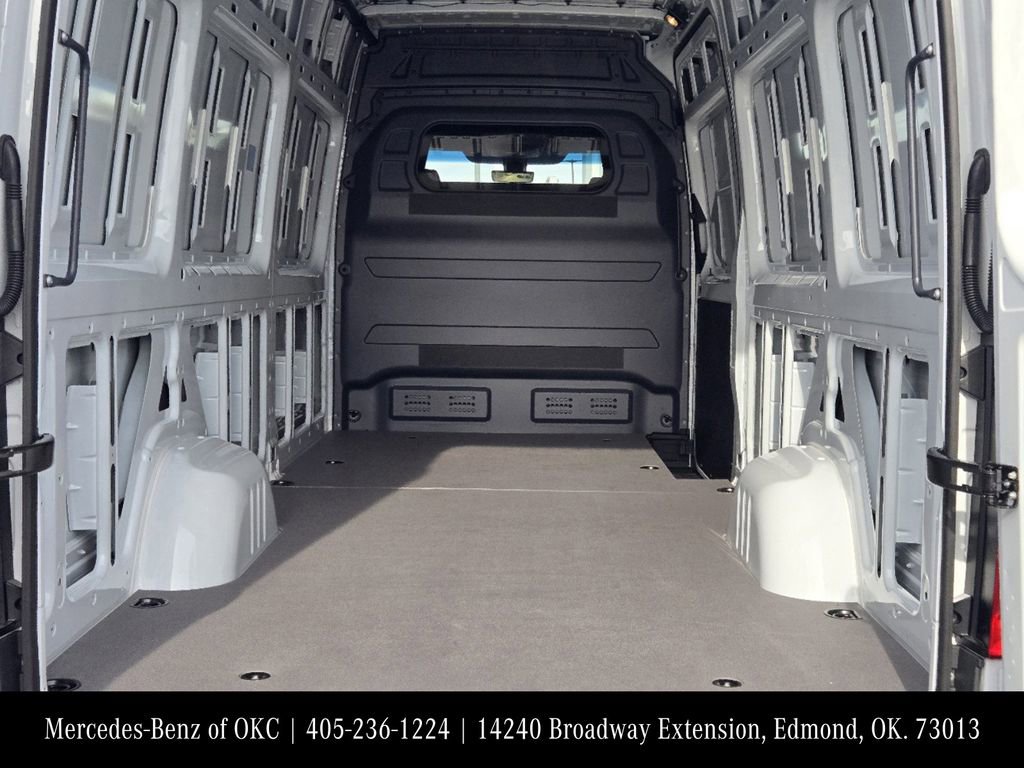 Used 2025 Mercedes-Benz Sprinter 2500 image 29