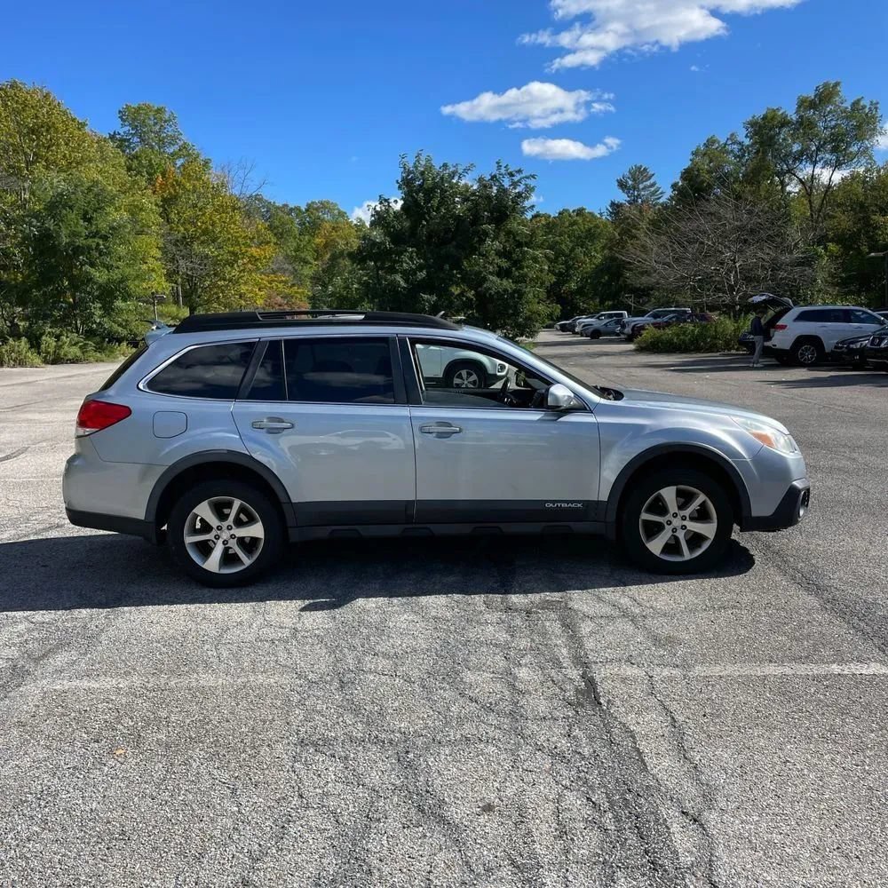 Used 2013 Subaru Outback 2.5i Limited AWD/4WD image 10