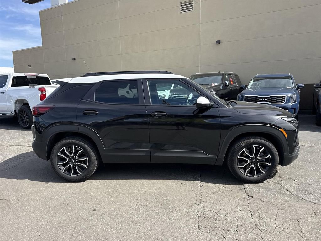 Used 2025 Chevrolet TrailBlazer ACTIV w/ Driver Confidence Package image 2