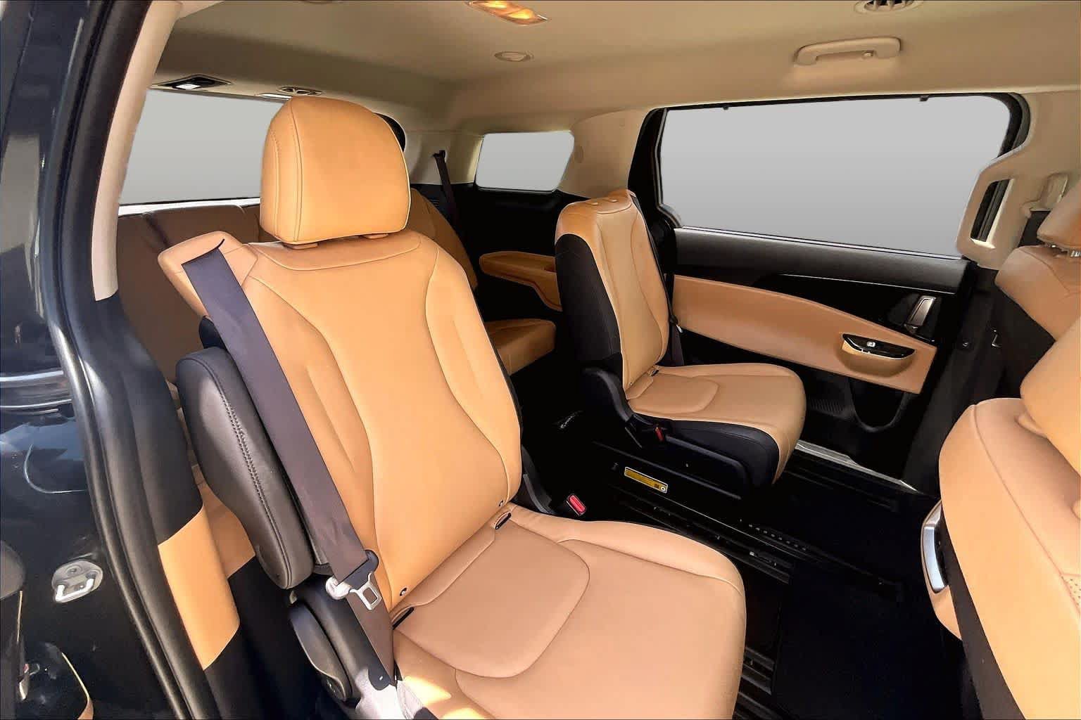 Used 2023 Kia Carnival EX FWD image 19