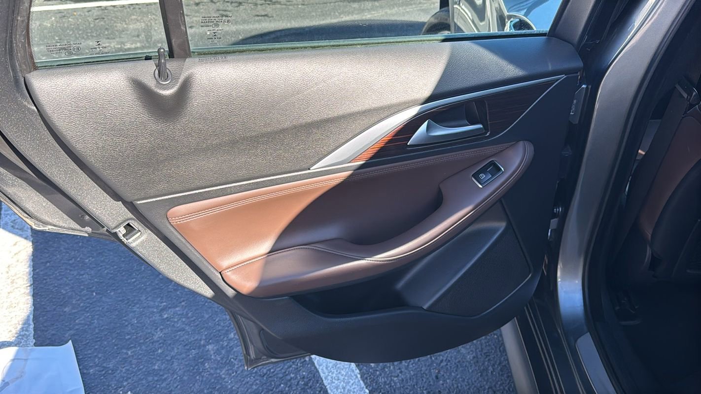 Used 2018 INFINITI QX30 Premium w/ Technology Package image 13