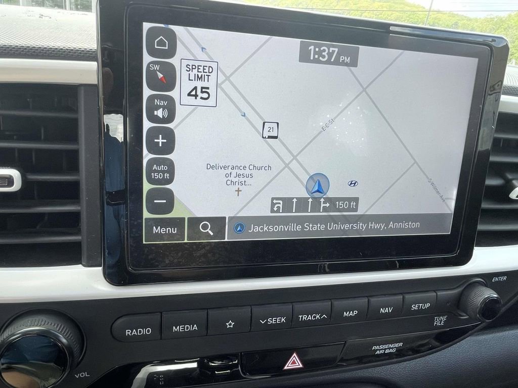 Used 2022 Hyundai Venue Limited image 18