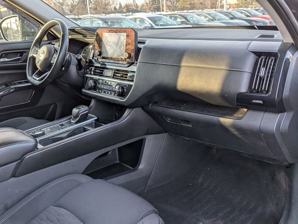 Used 2022 Nissan Pathfinder SV image 21