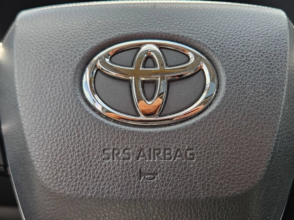 Used 2023 Toyota Highlander XLE FWD image 29