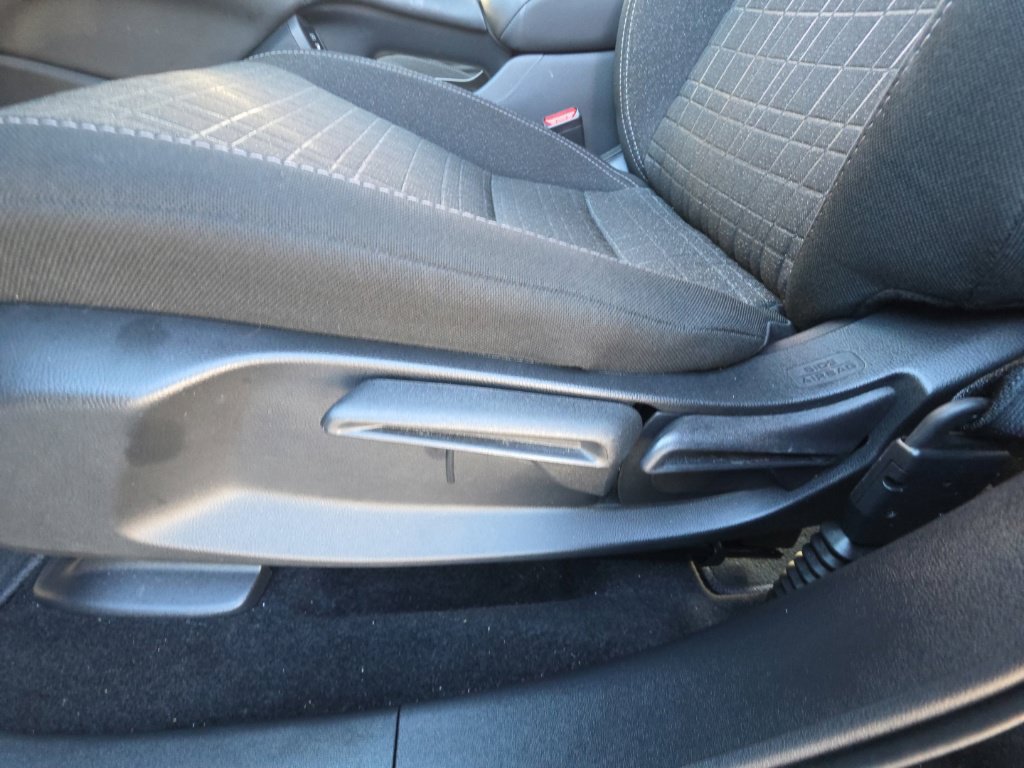 Used 2025 Honda HR-V LX image 11
