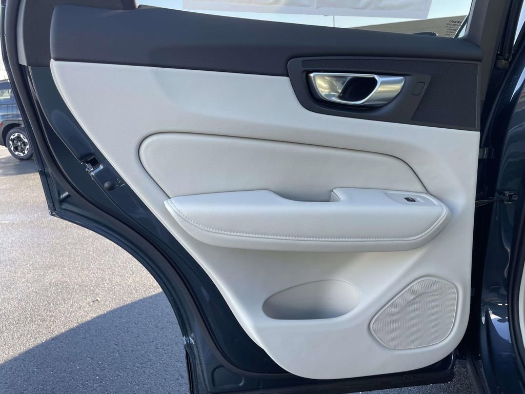 New 2026 Volvo XC60 B5 Ultra w/ Protection Package Premier image 2