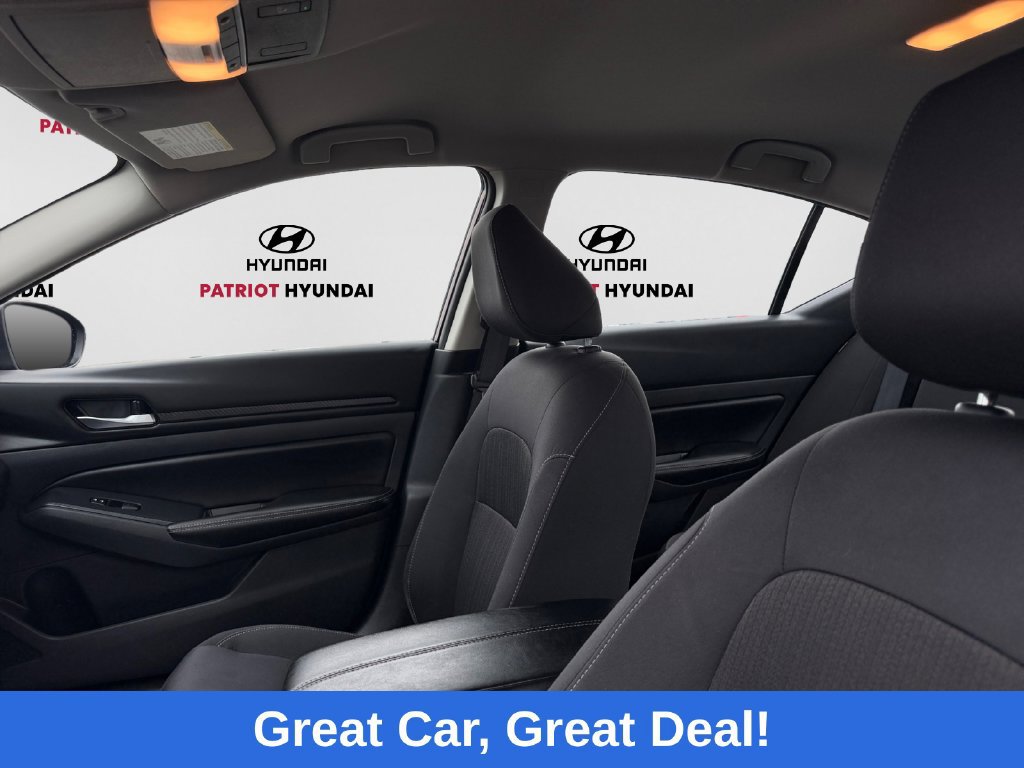 Used 2025 Nissan Altima 2.5 SV FWD image 9