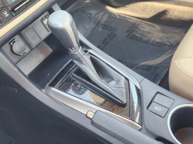 Used 2018 Toyota Corolla LE FWD image 16