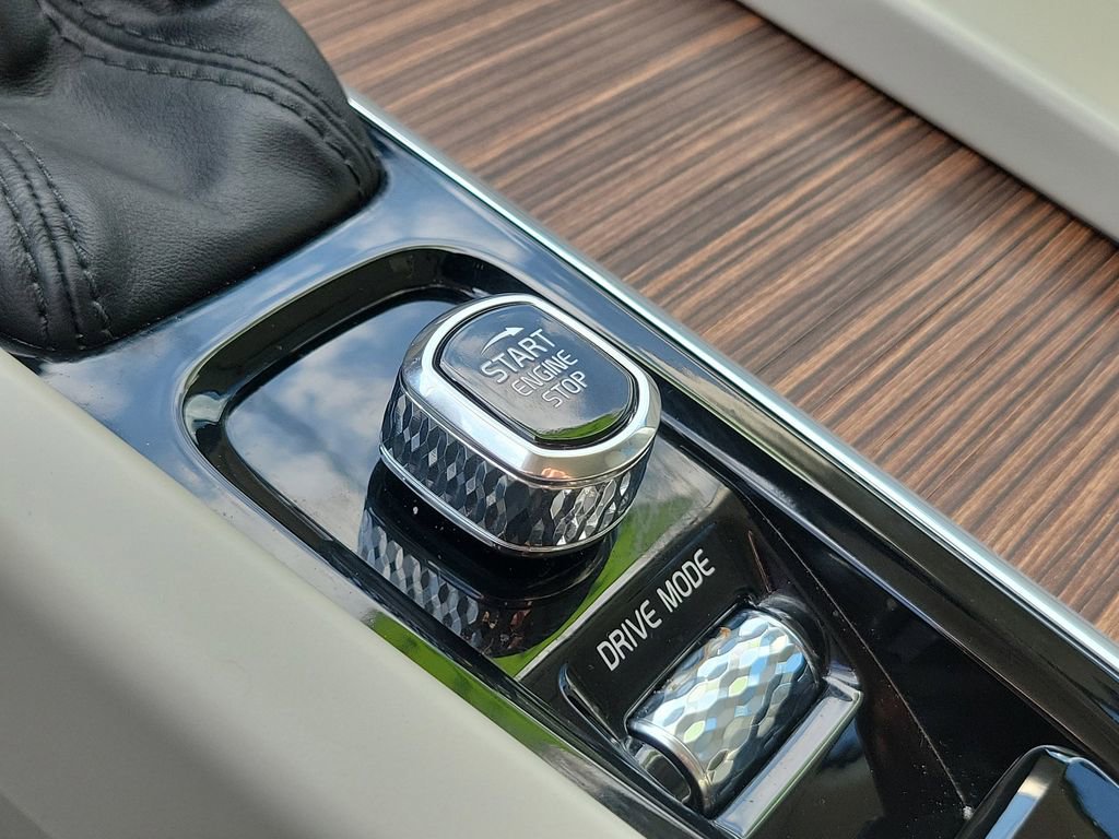 Used 2021 Volvo XC60 T5 Momentum w/ Protection Package Premier image 30