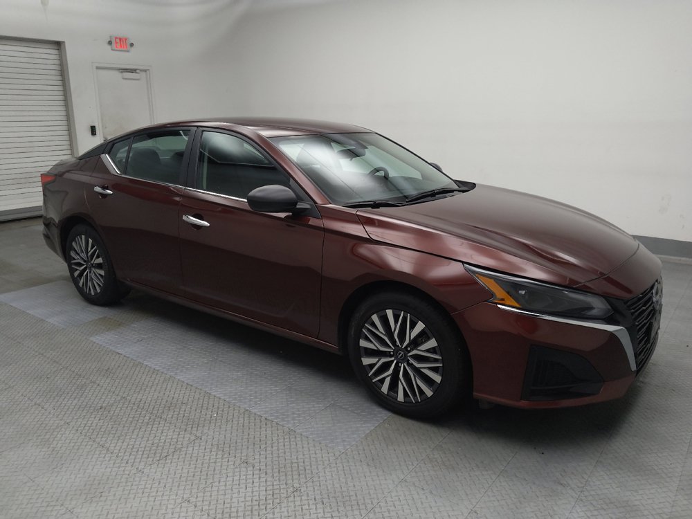Used 2025 Nissan Altima 2.5 SV FWD image 11