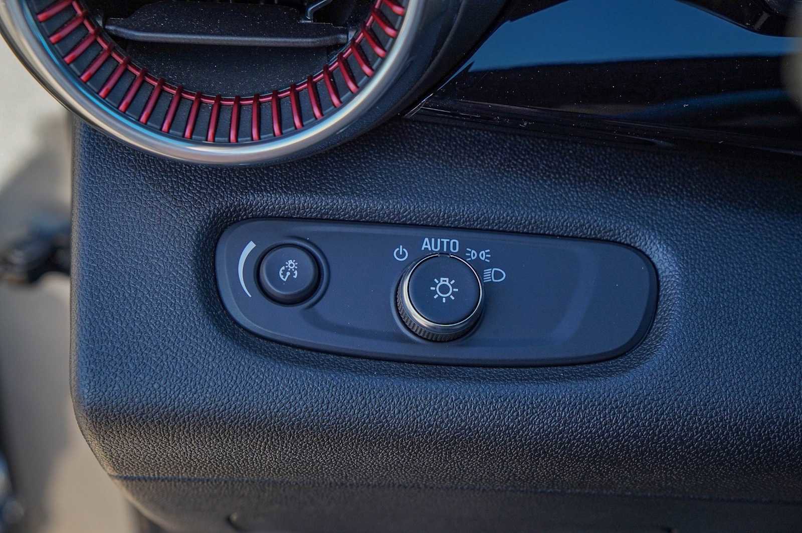 Used 2024 Chevrolet Trax RS w/ Sunroof Package image 21