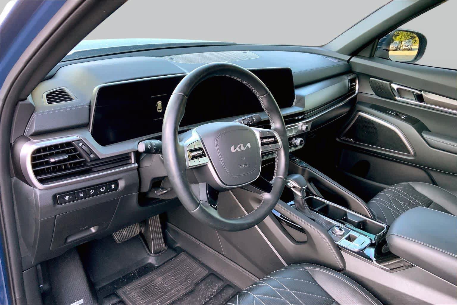 Used 2025 Kia Telluride AWD image 16
