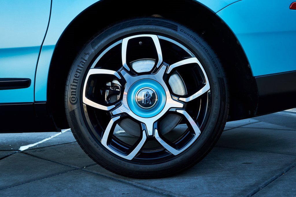 Used 2022 Rolls-Royce Cullinan Black Badge w/ Dark Exterior Package image 10