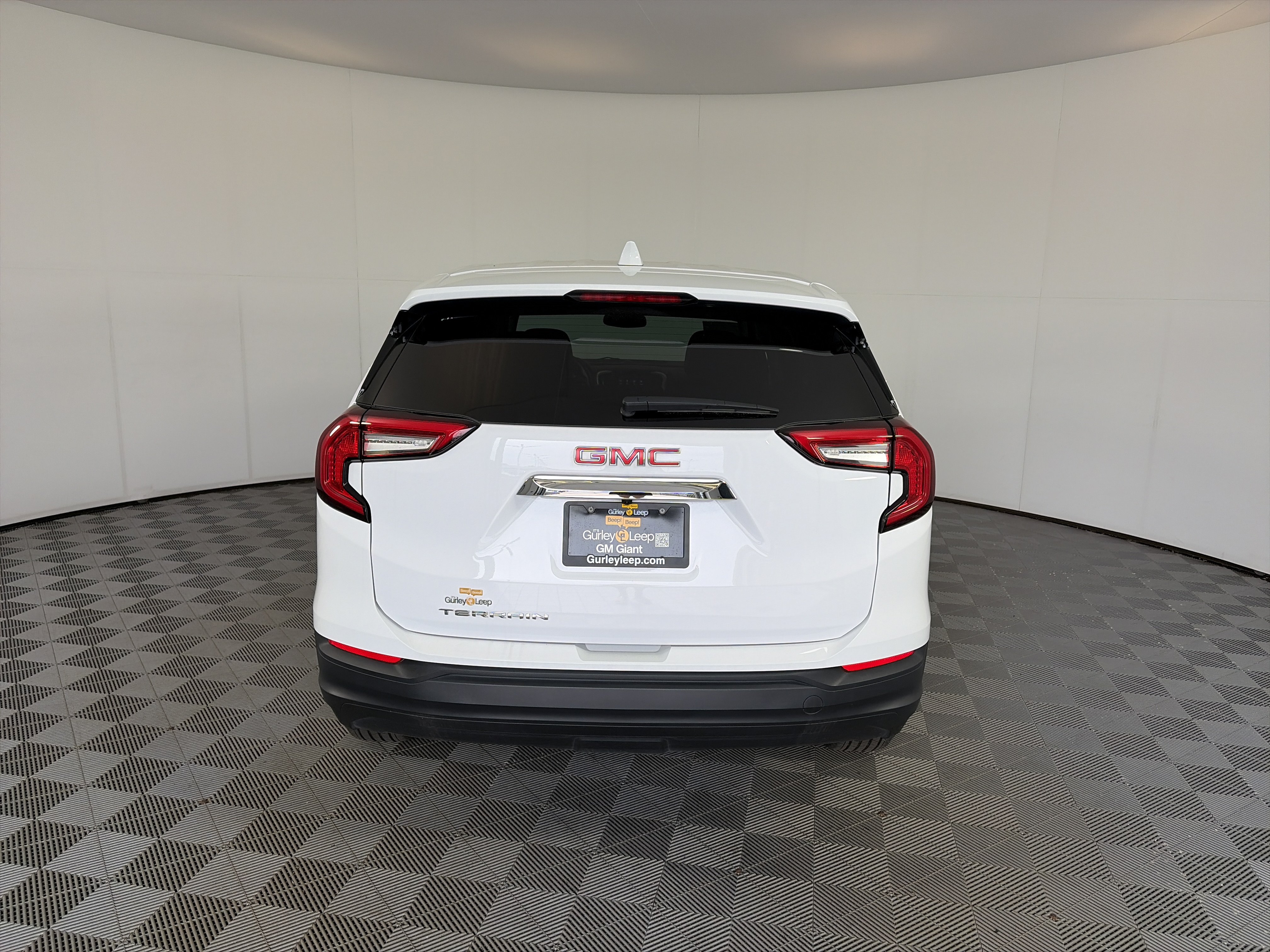 Used 2023 GMC Terrain SLE FWD image 9