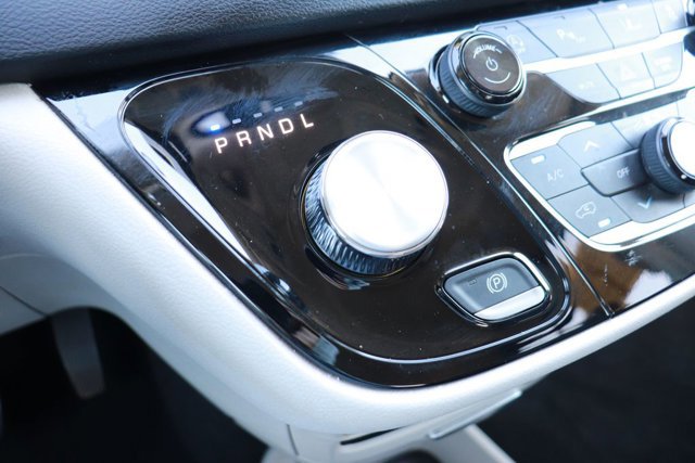 Used 2022 Chrysler Pacifica Touring-L image 16