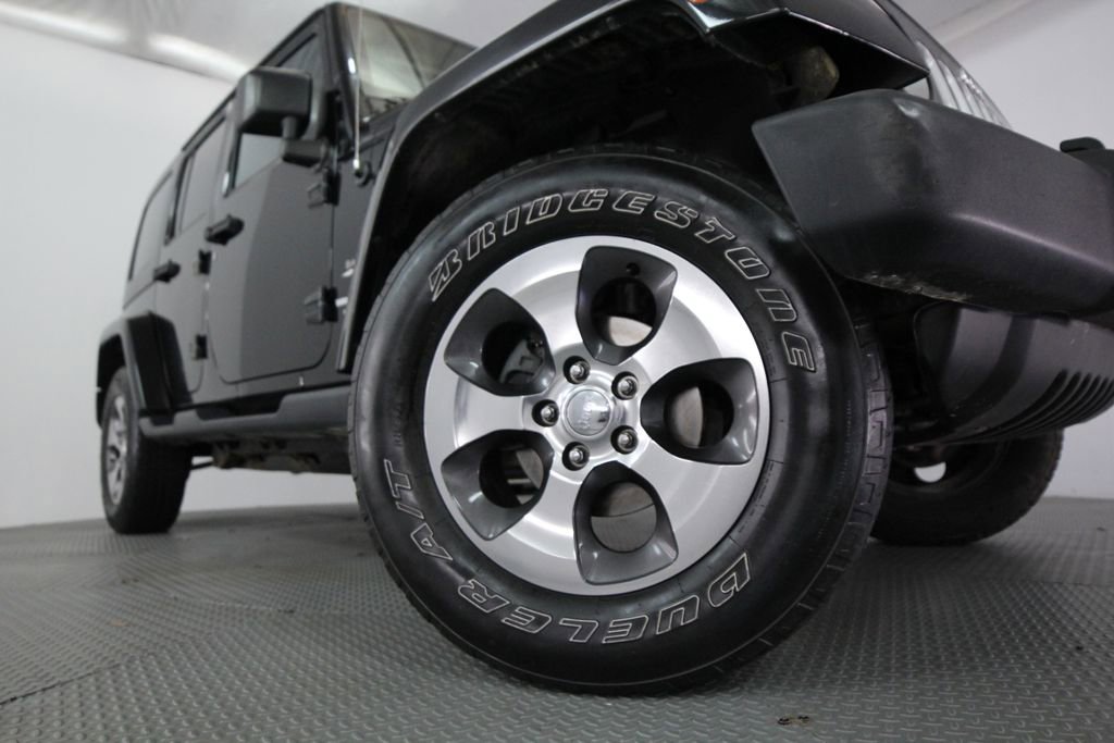 Used 2018 Jeep Wrangler Unlimited Sahara AWD/4WD image 17