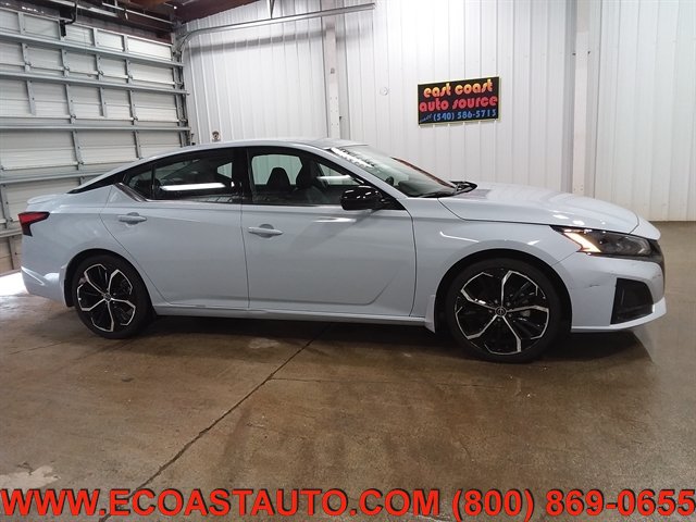 Used 2023 Nissan Altima 2.5 SR FWD image 2