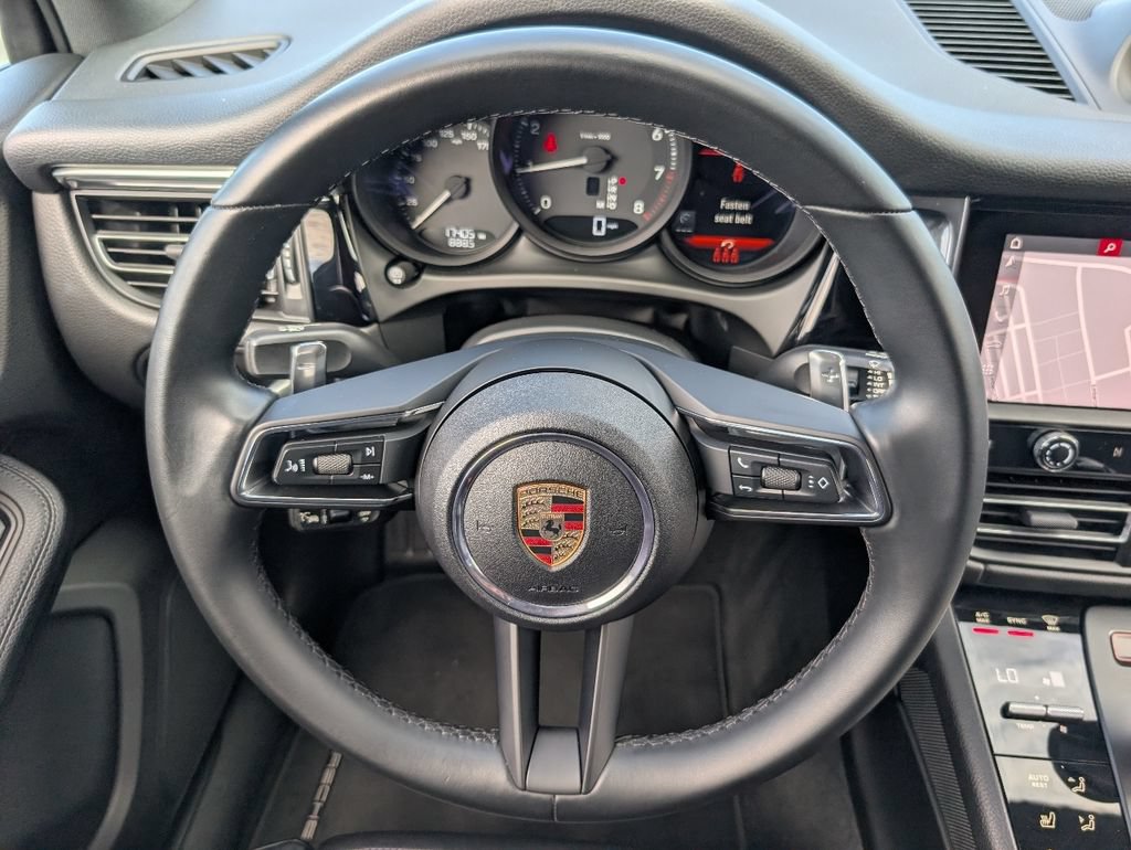 Certified 2025 Porsche Macan AWD/4WD image 21