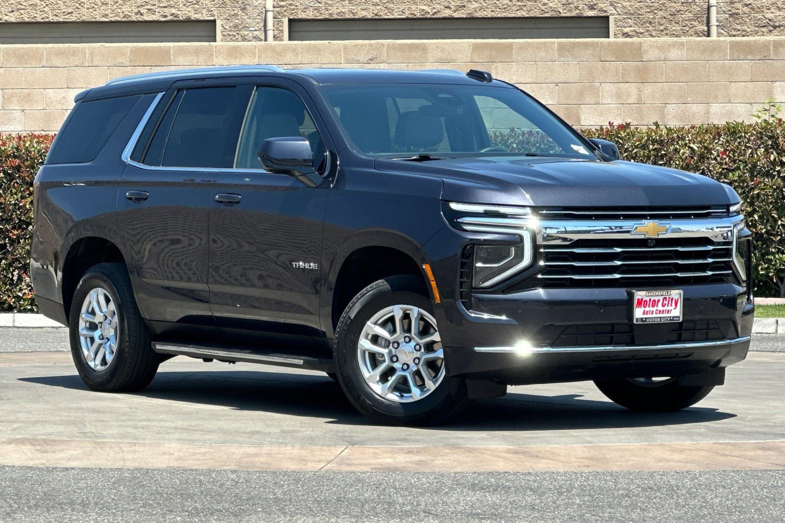 Used 2025 Chevrolet Tahoe LT RWD image 2