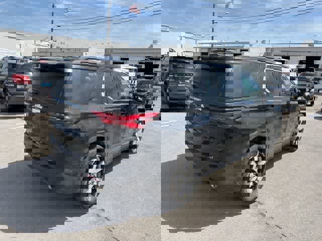 Used 2023 Chevrolet Traverse LT w/ LT Premium Package AWD/4WD image 15