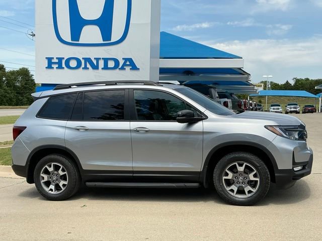 Used 2023 Honda Passport TrailSport image 2
