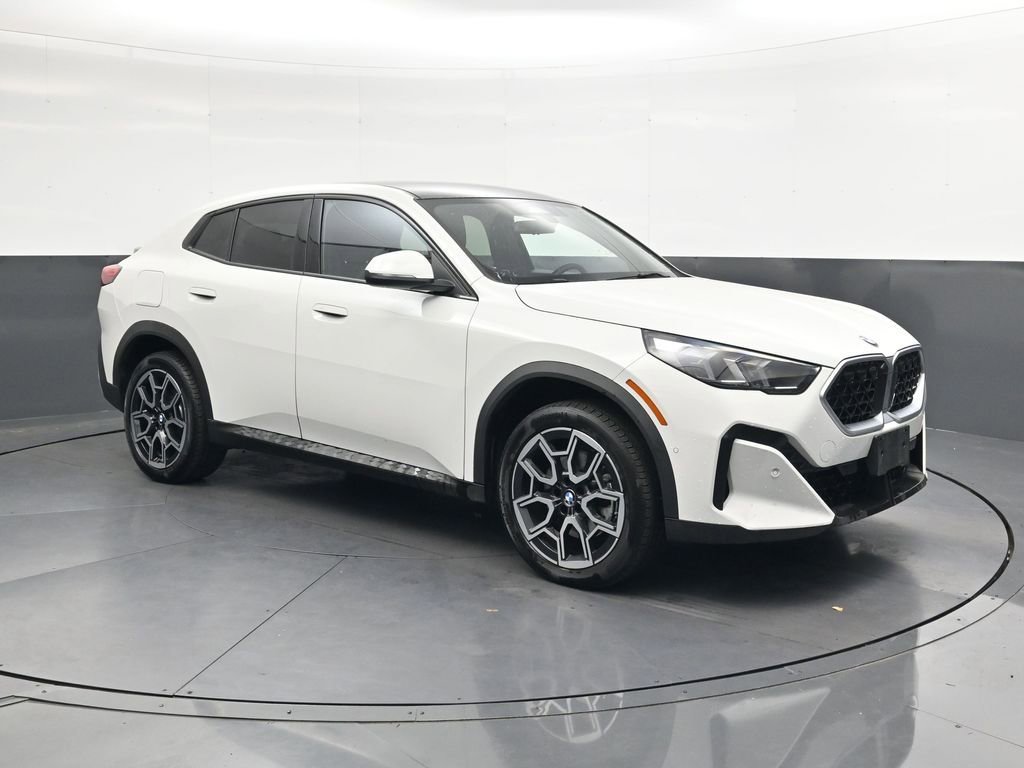 Used 2025 BMW X2 xDrive28i image 2