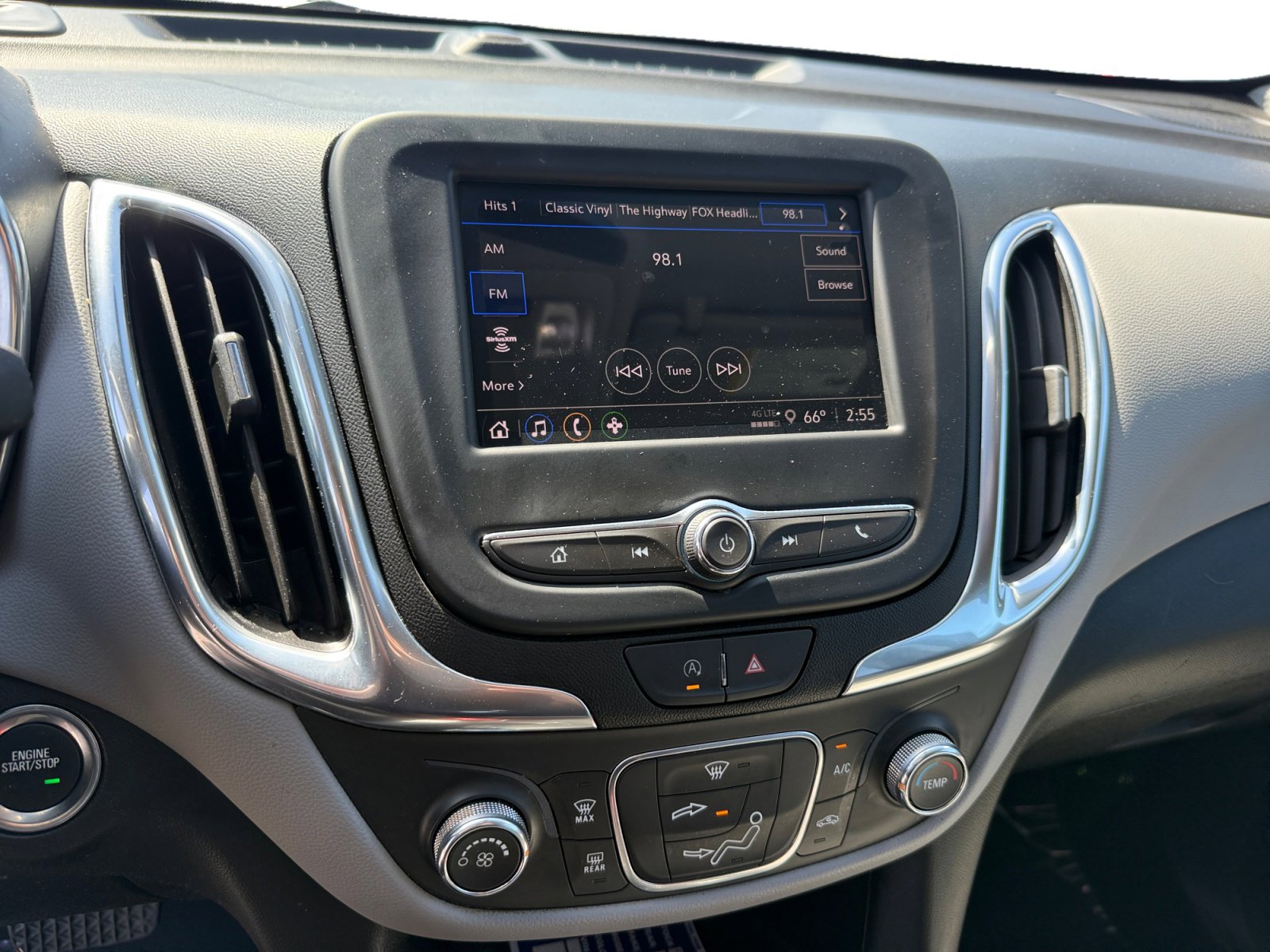 Used 2022 Chevrolet Equinox LT image 12