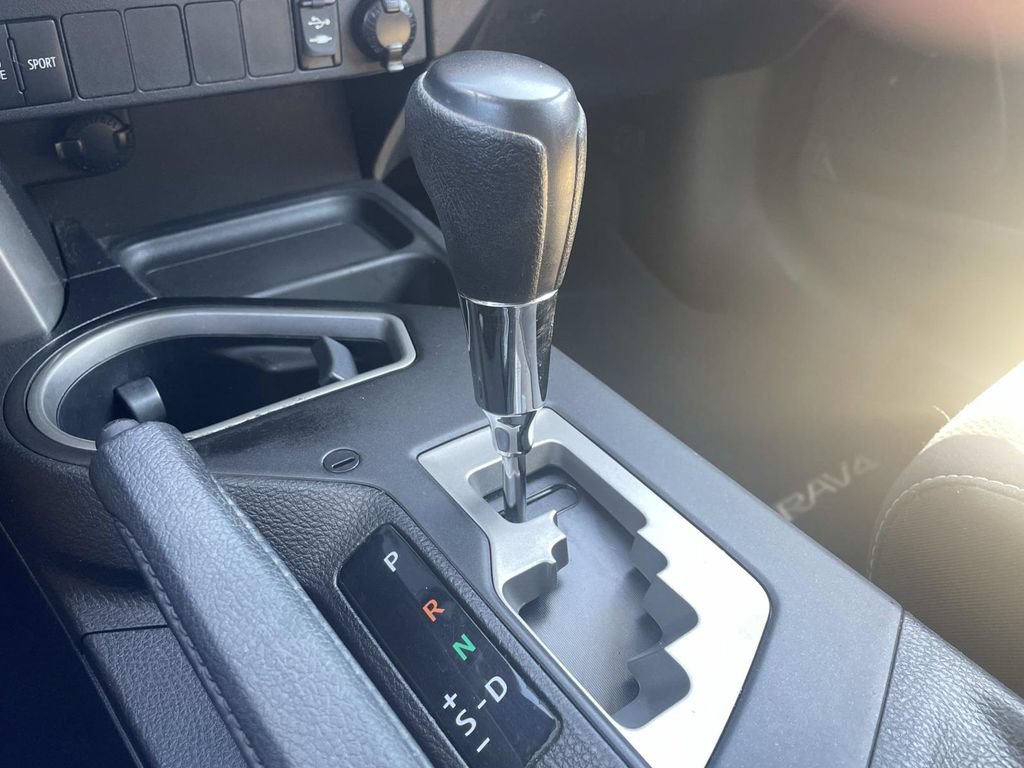 Used 2018 Toyota RAV4 XLE FWD image 25