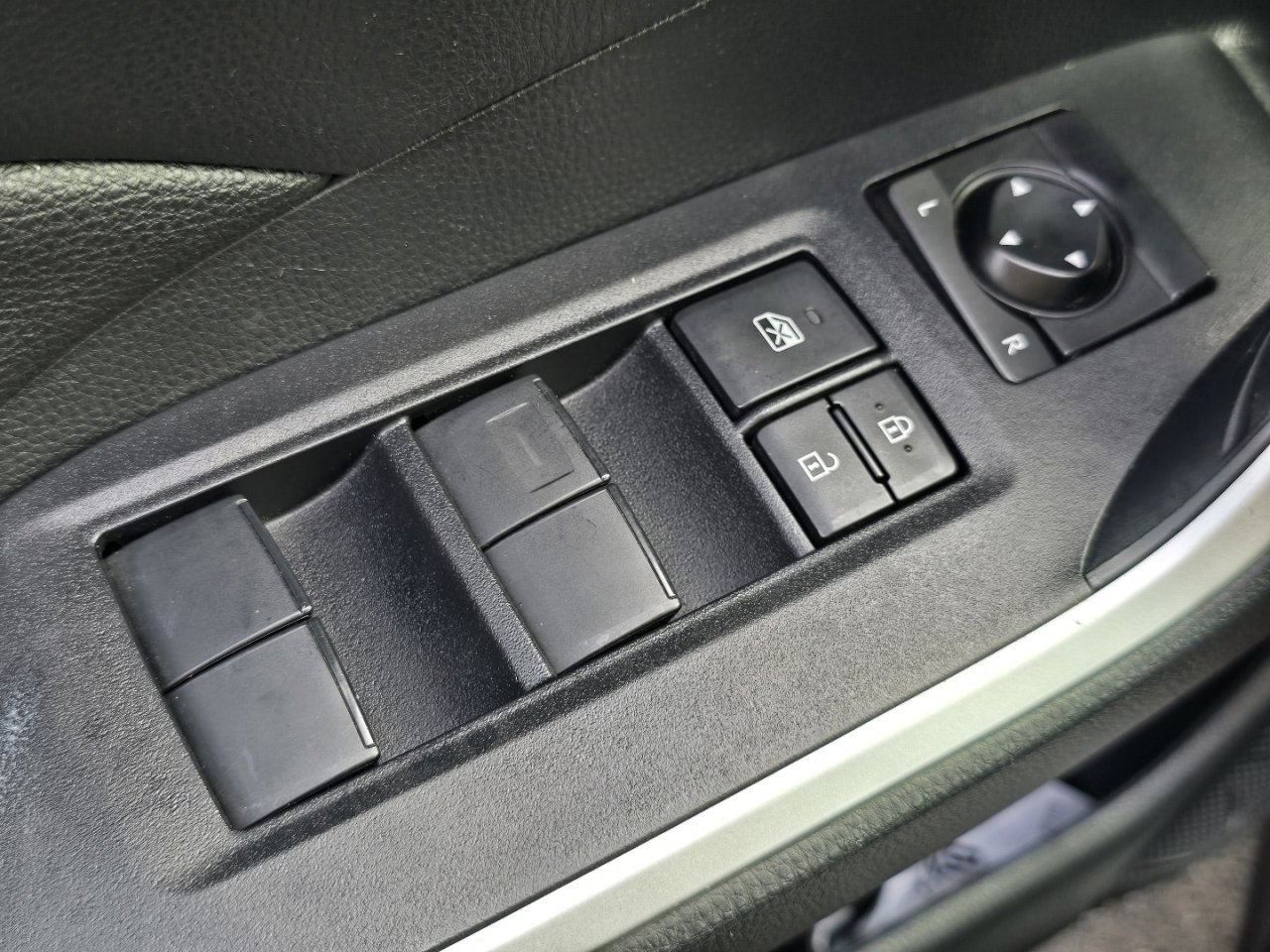 Used 2022 Toyota RAV4 LE image 18