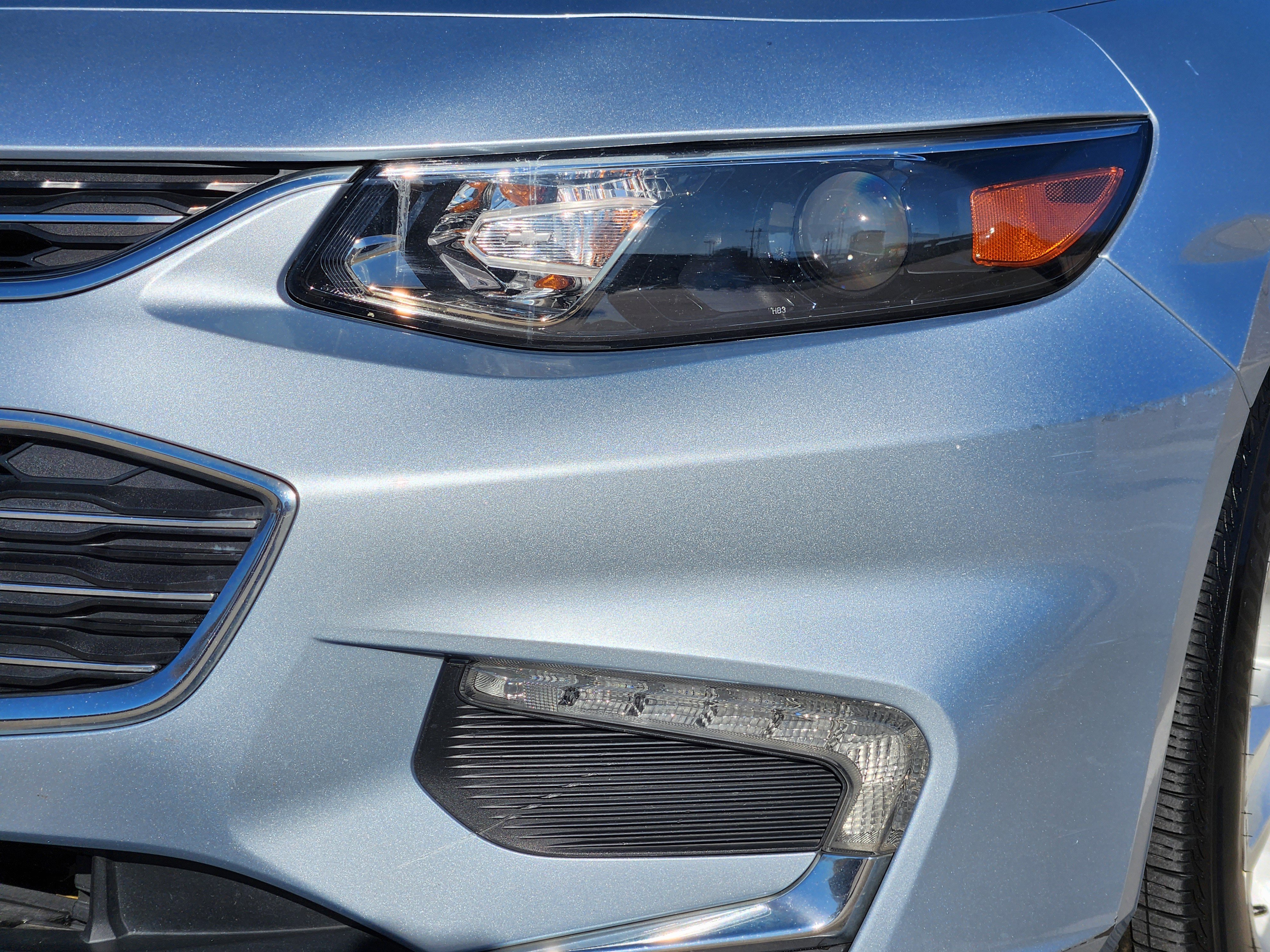 Used 2017 Chevrolet Malibu LT image 9