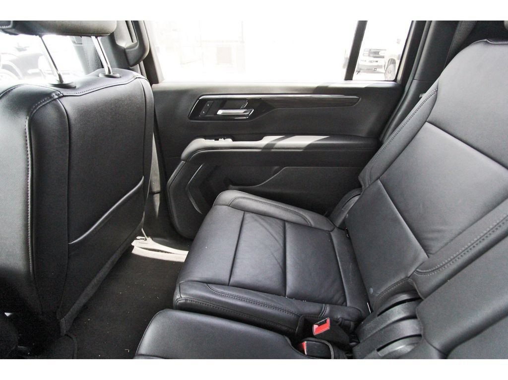 Used 2025 Chevrolet Suburban Z71 AWD/4WD image 12